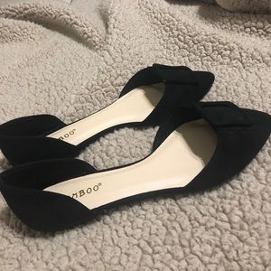 Pointed toe Black flats